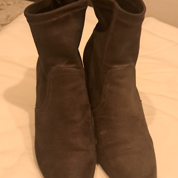 Boots - Picture 2 of 5